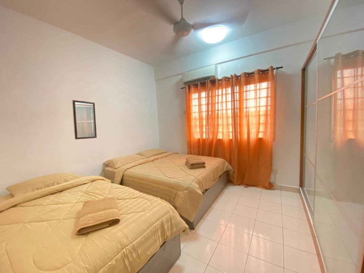 Homestay Juta Mines Seri Kembangan Balakong Serdang Lama Exteriör bild