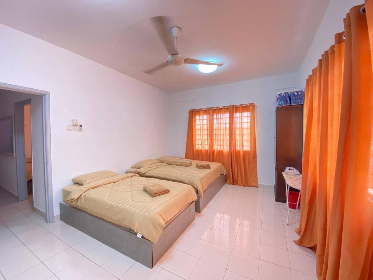 Homestay Juta Mines Seri Kembangan Balakong Serdang Lama Exteriör bild