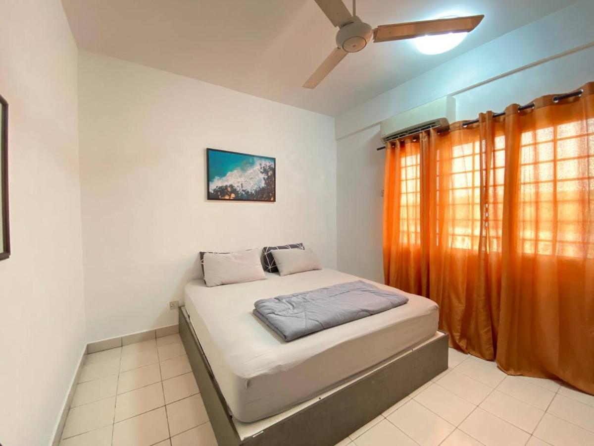 Homestay Juta Mines Seri Kembangan Balakong Serdang Lama Exteriör bild