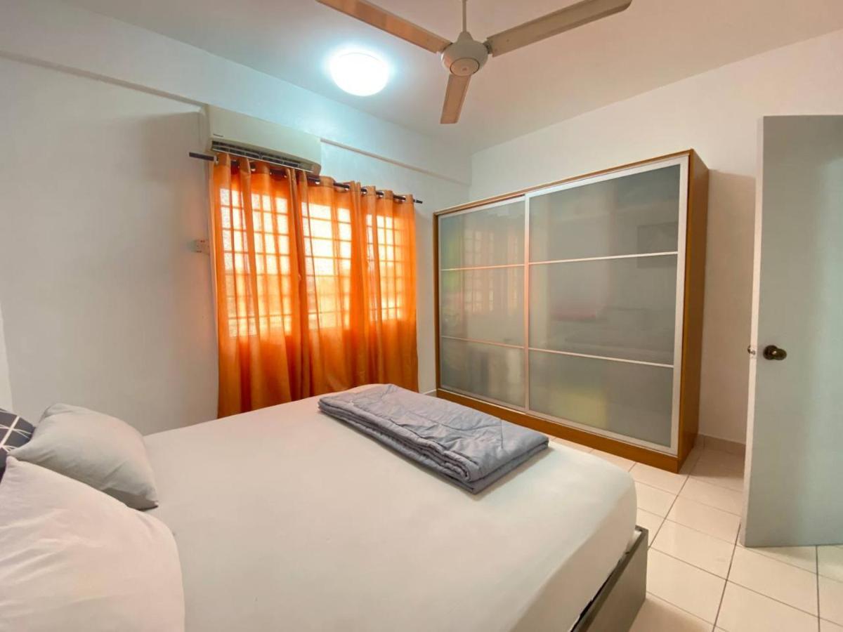 Homestay Juta Mines Seri Kembangan Balakong Serdang Lama Exteriör bild