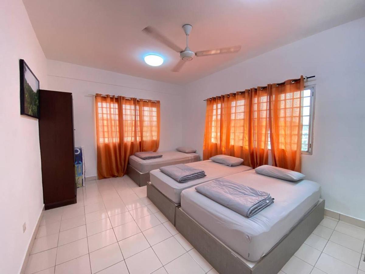 Homestay Juta Mines Seri Kembangan Balakong Serdang Lama Exteriör bild