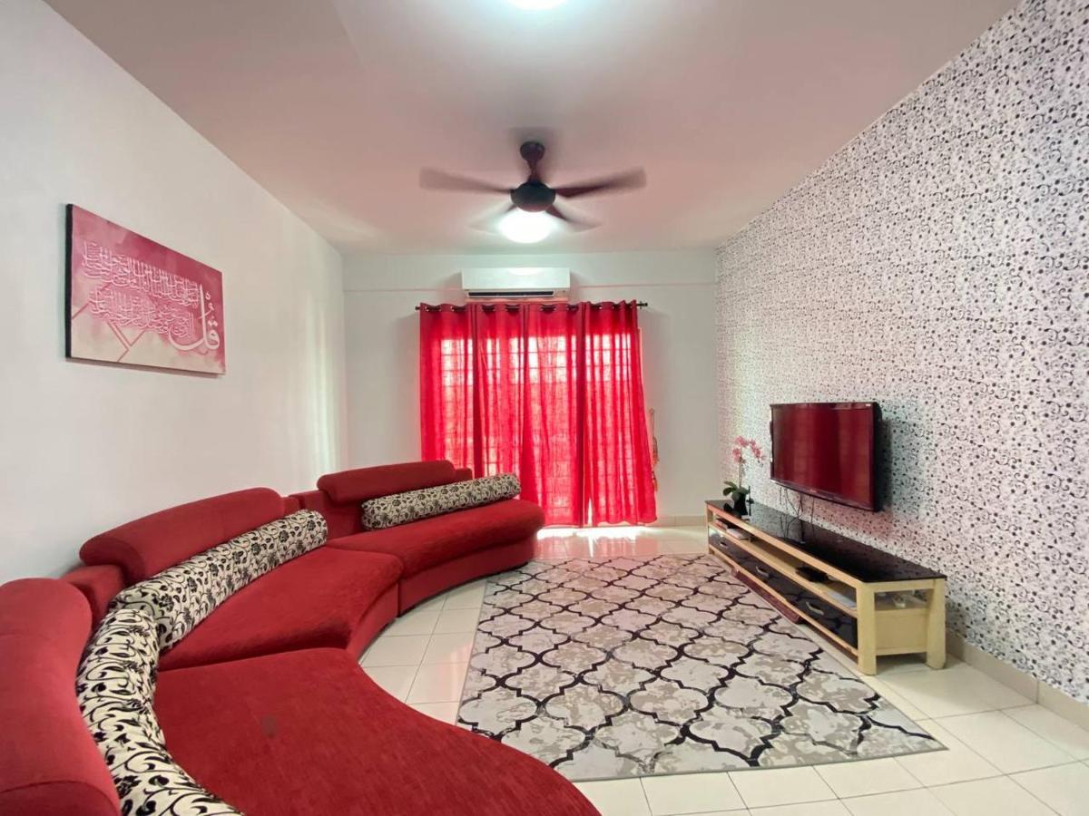 Homestay Juta Mines Seri Kembangan Balakong Serdang Lama Exteriör bild